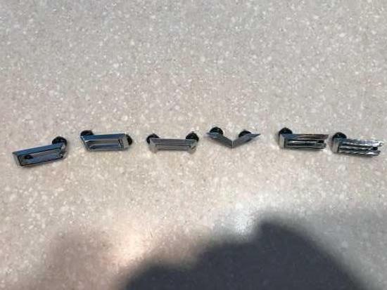 “Corvette” Emblem Lettering 