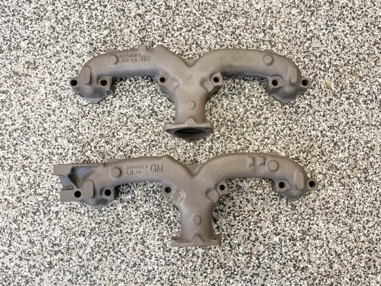 1971 SB Exhaust Manifold set. 3846559A &amp; 3989036 