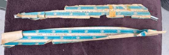 1956-61 NOS Side Door Cove Stainless RH Uppr-Lowr
